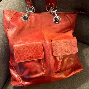 CLOE DISTRESSED LEATHER TOTE